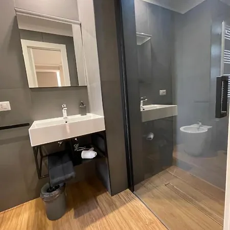 Lucrino 45 By Ale 4* روما